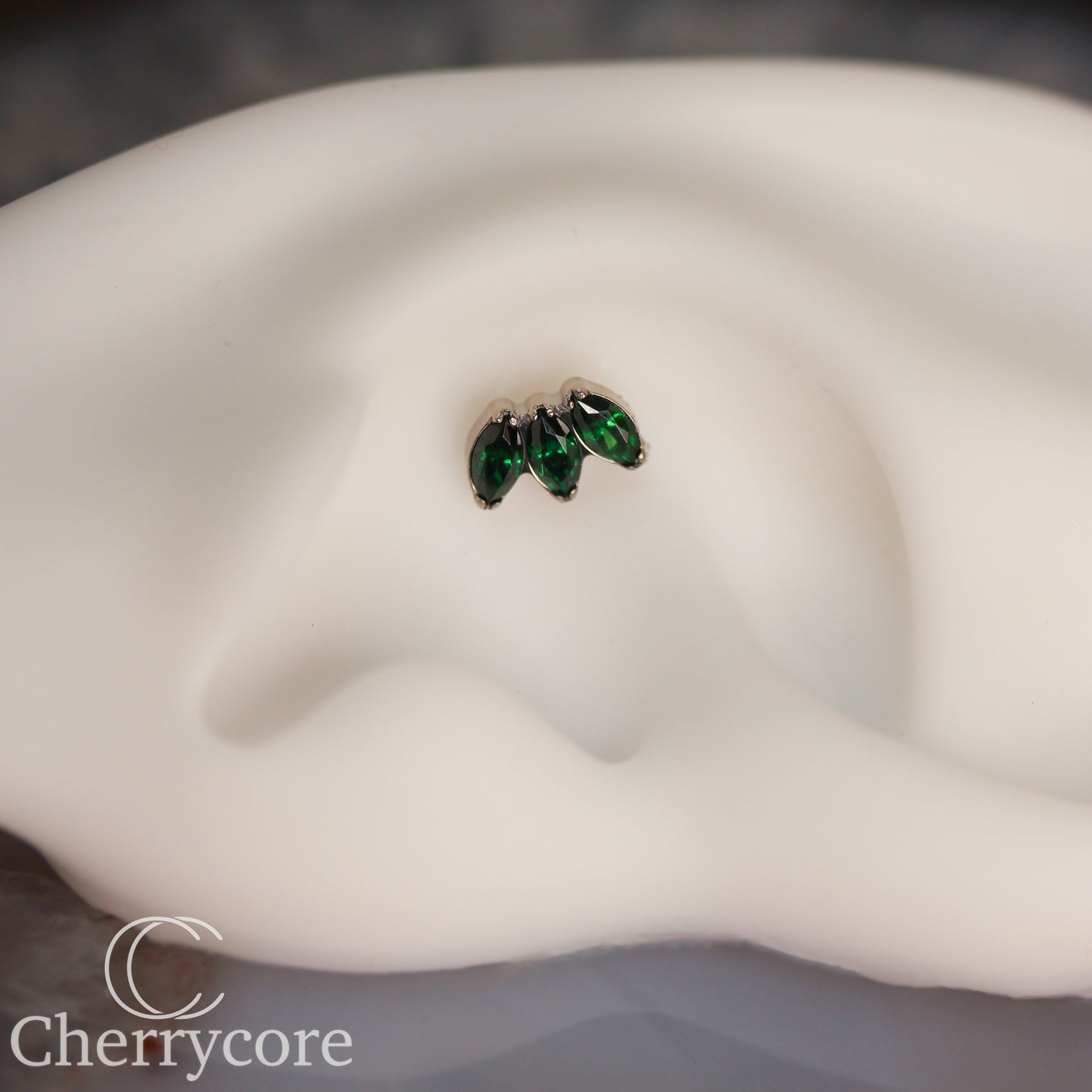 Mini Marquise Fan -Emerald CZ - Titanium Threaded Attachment