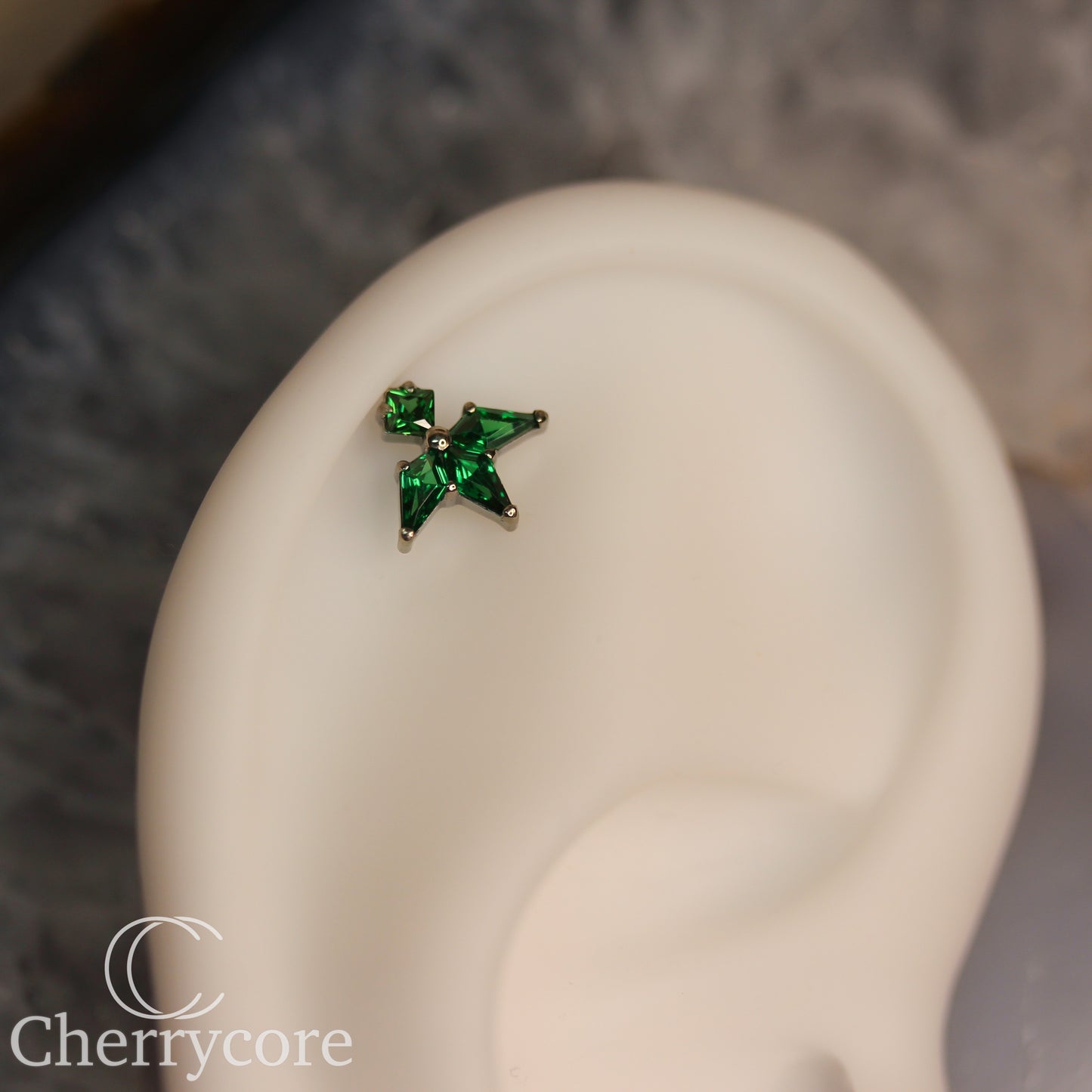 Lyra - Emerald CZ- Titanium Threaded attachment