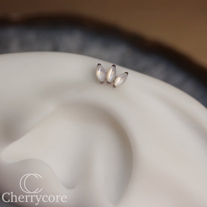 Mini Marquise Fan -Mother of Pearl- Titanium Threaded Attachment